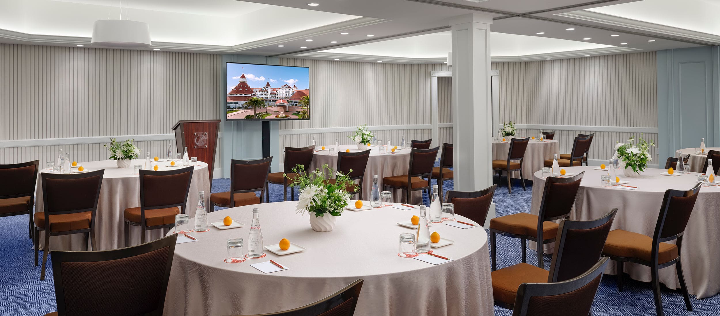 Spreckels Room in crescent rounds setup