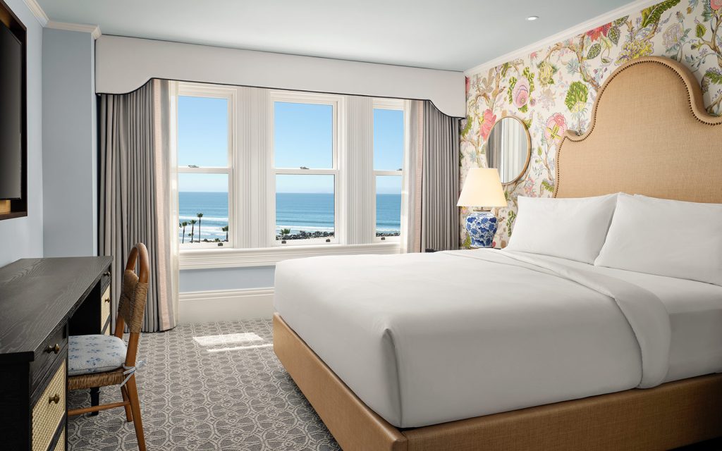 Victorian oceanfront guest room with 1 king bed