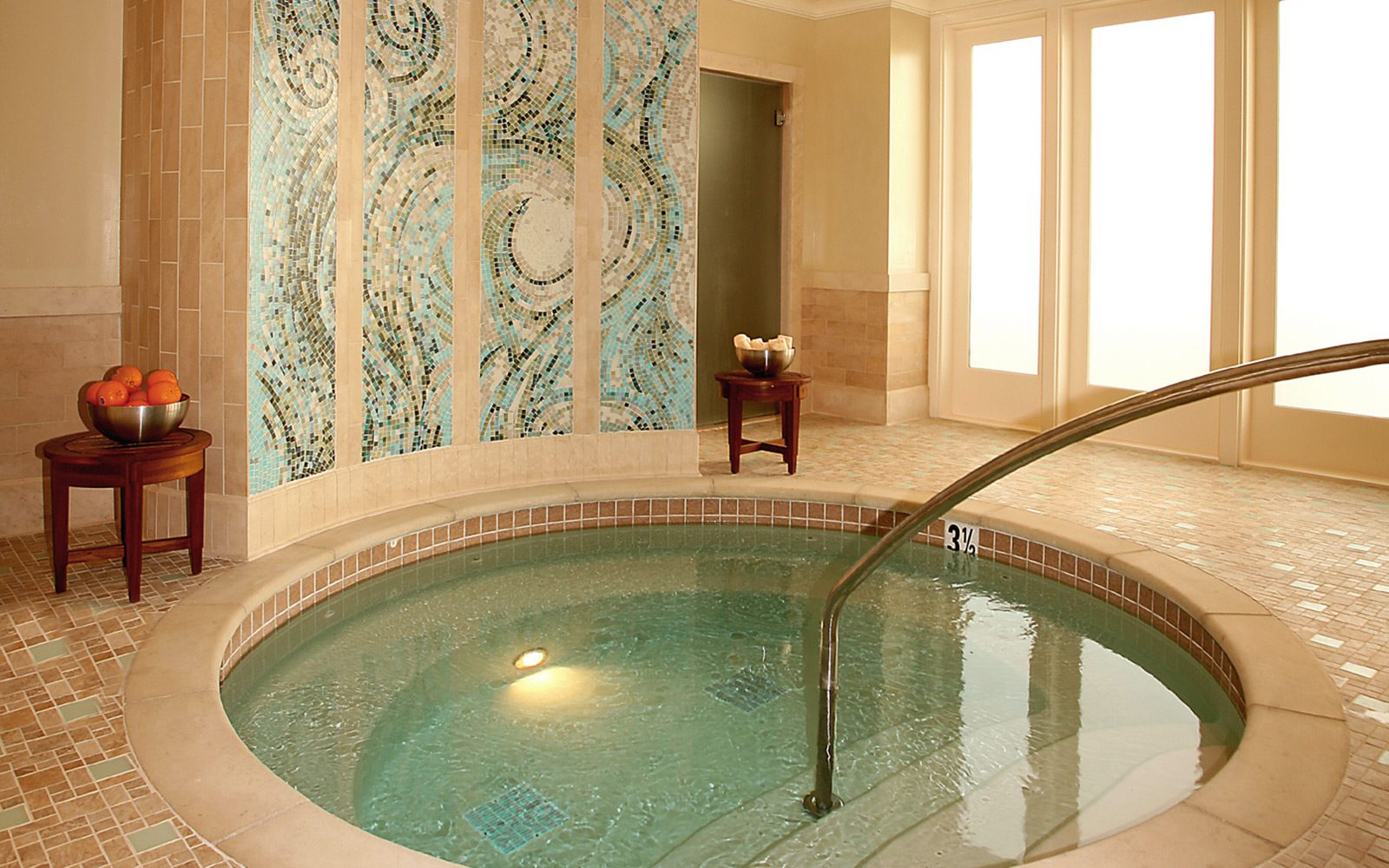 Jacuzzi in spa women's lounge