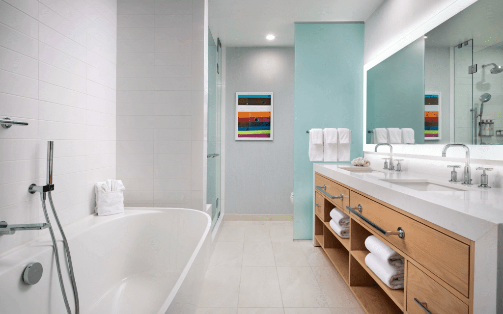 The Views bathroom with tub